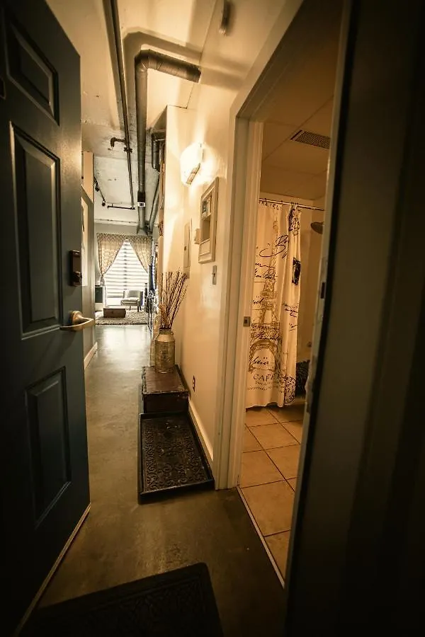 2 Full Beds, Free Parking Underground Heated, Rogers Place, 1 Bedroom Condo Downtown Central Edmonton Kanada