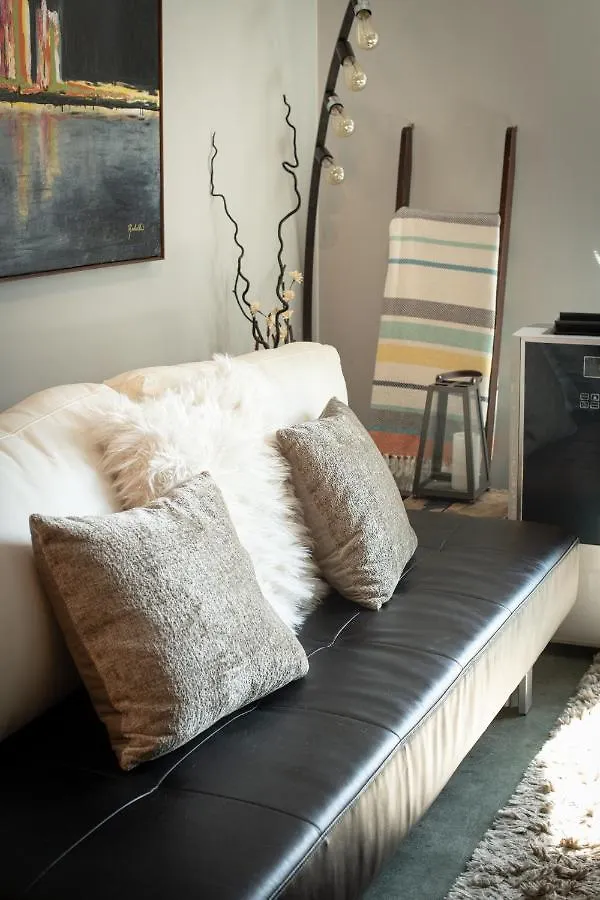 2 Full Beds, Free Parking Underground Heated, Rogers Place, 1 Bedroom Condo Downtown Central Edmonton Apartment