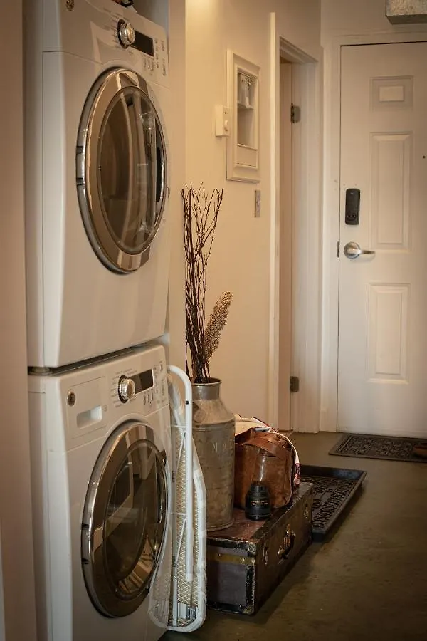 2 Full Beds, Free Parking Underground Heated, Rogers Place, 1 Bedroom Condo Downtown Central Edmonton 0*,