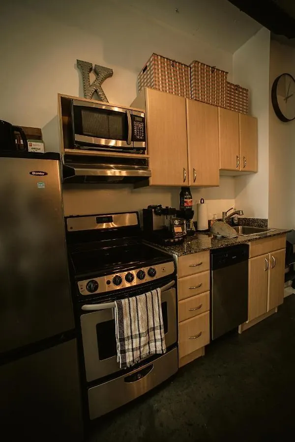 Apartment 2 Full Beds, Free Parking Underground Heated, Rogers Place, 1 Bedroom Condo Downtown Central Edmonton