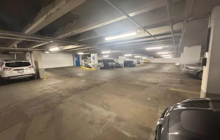 2 Full Beds, Free Parking Underground Heated, Rogers Place, 1 Bedroom Condo Downtown Central Edmonton Apartment
