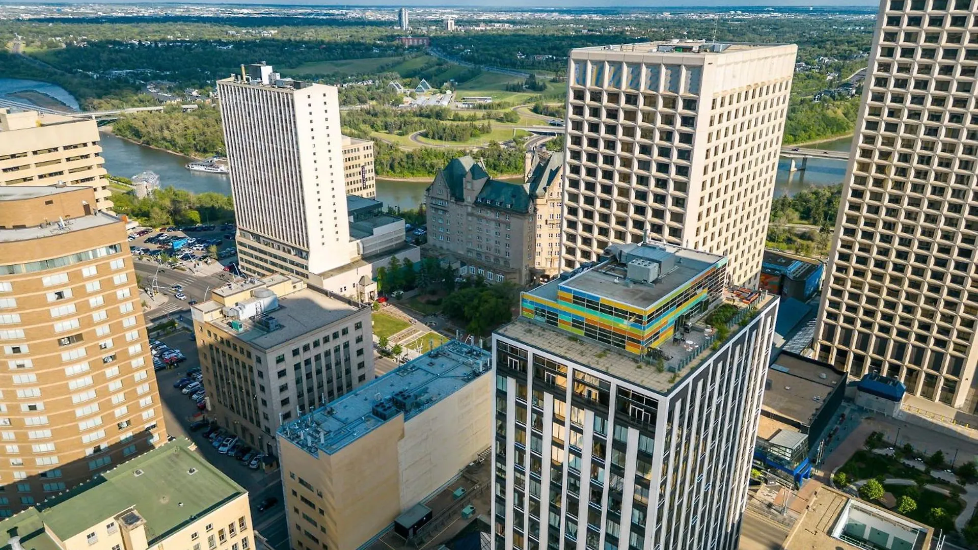 2 Full Beds, Free Parking Underground Heated, Rogers Place, 1 Bedroom Condo Downtown Central Edmonton Canada